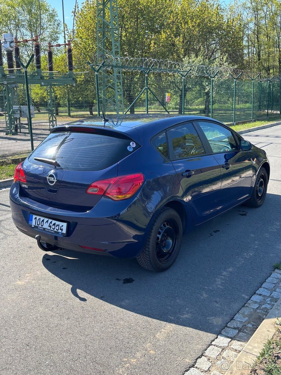 2011 Opel ASTRA - 5