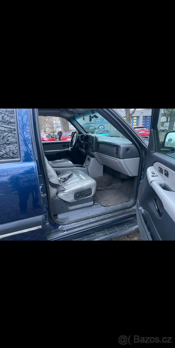 2001 Chevrolet TAHOE - 5