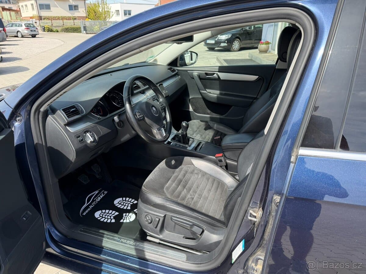 2013 Volkswagen PASSAT - 5
