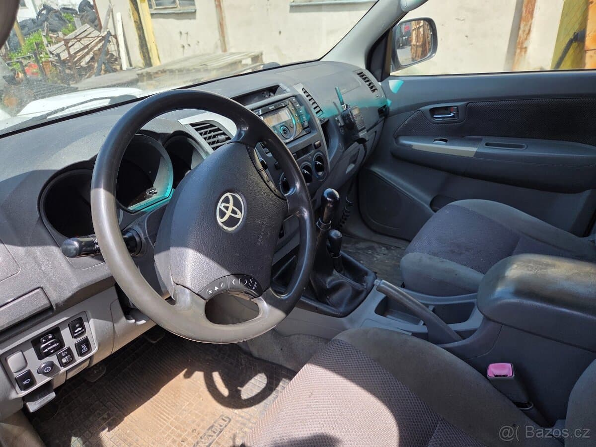 2011 Toyota HILUX - 5