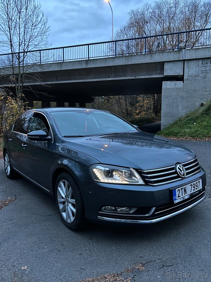 2012 Volkswagen PASSAT - 5