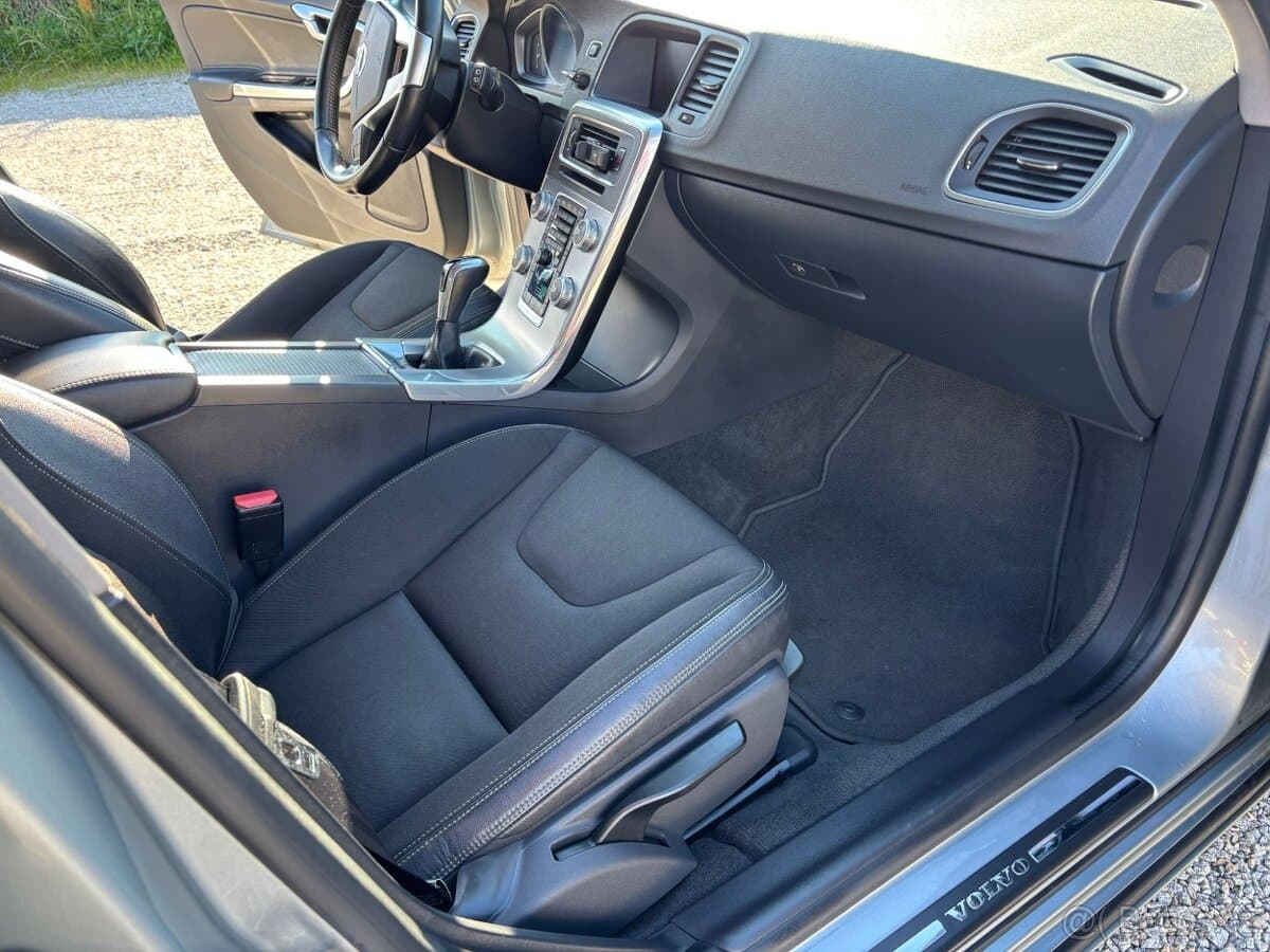 2017 Volvo V60 - 5
