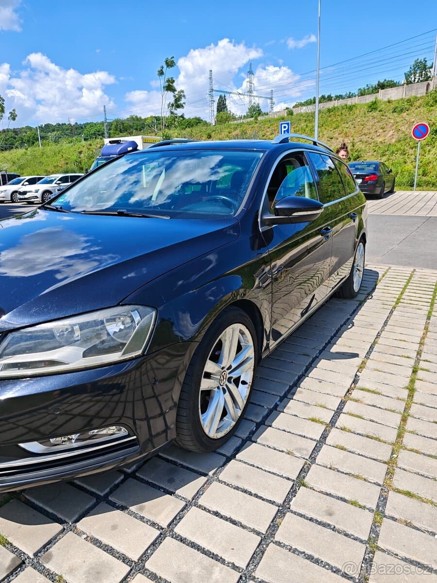 2011 Volkswagen PASSAT - 5