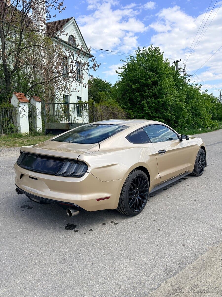 2017 Ford MUSTANG - 5
