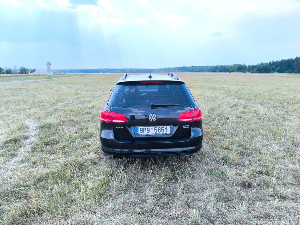 2011 Volkswagen PASSAT - 5