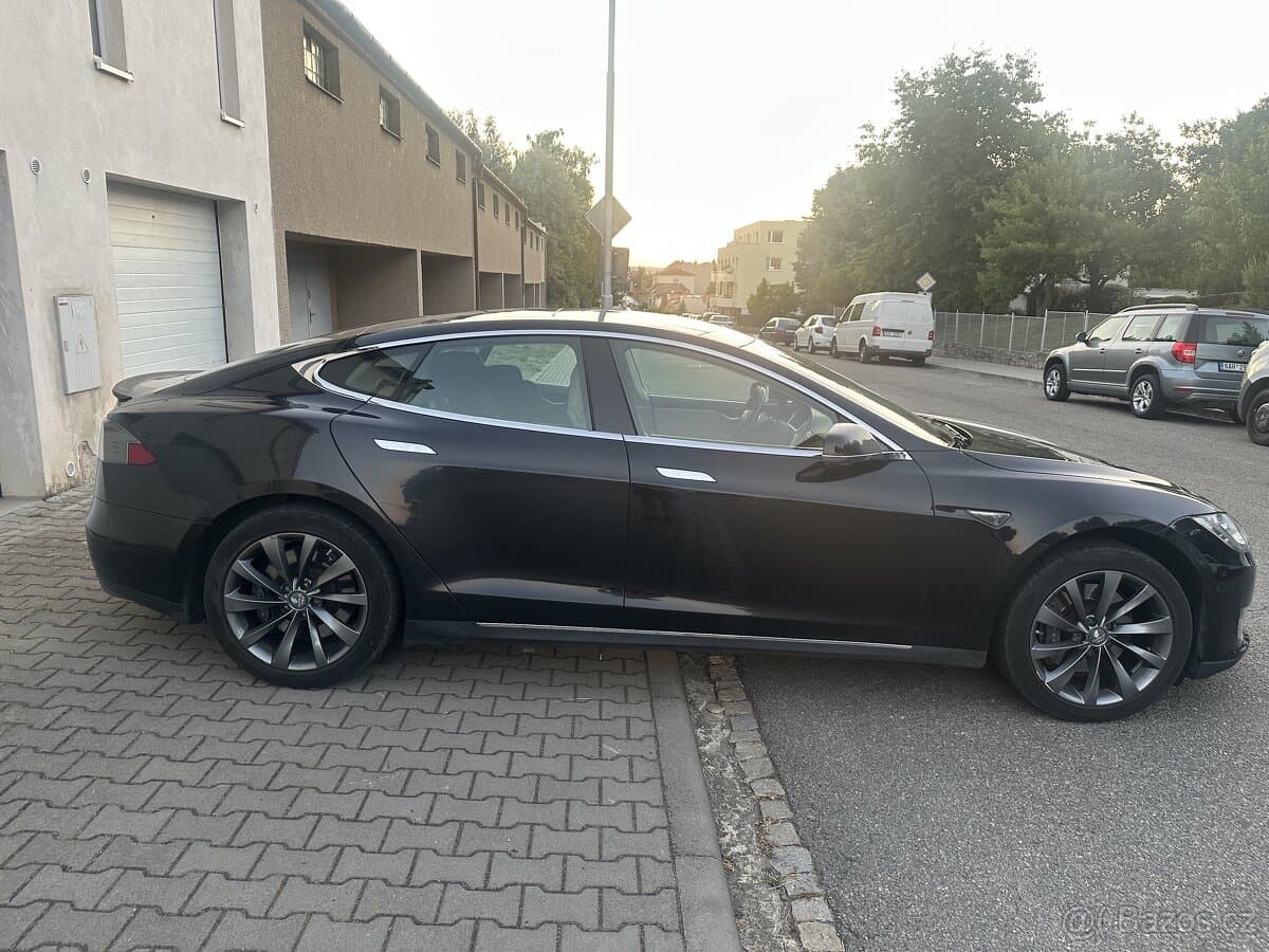 2014 Tesla MODEL S - 5