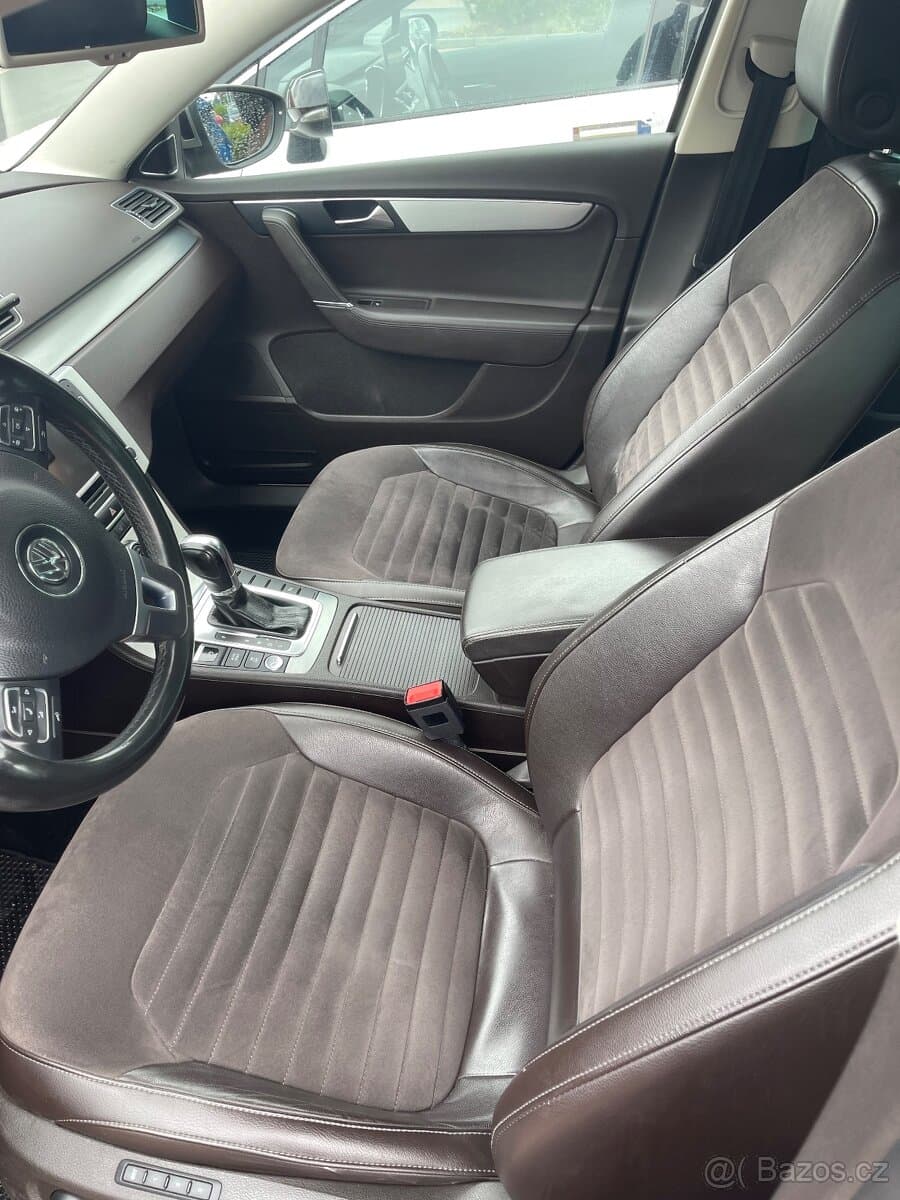 2012 Volkswagen PASSAT - 5