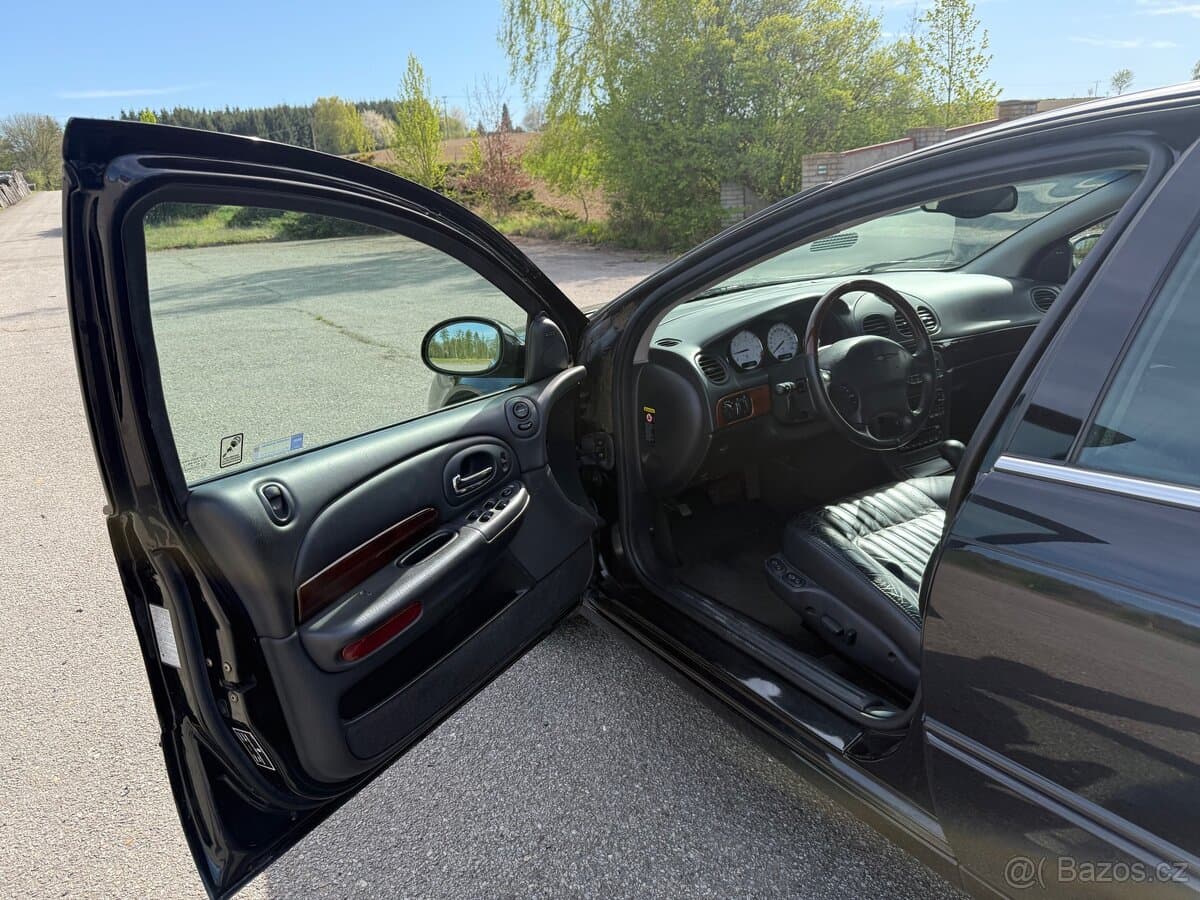 2002 Chrysler 300M - 5