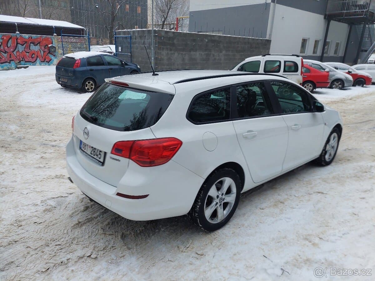 2011 Opel ASTRA - 5