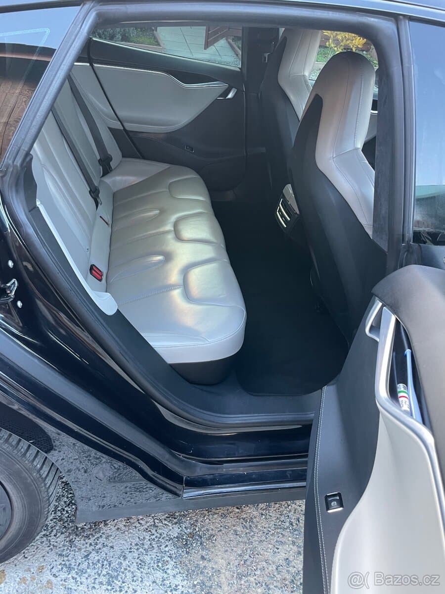 Tesla MODEL S - 5