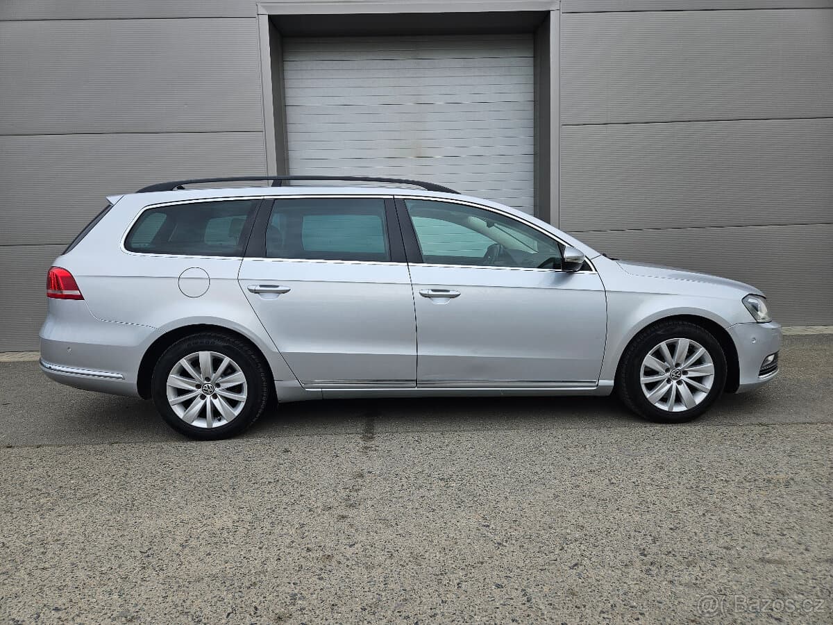 2011 Volkswagen PASSAT - 5