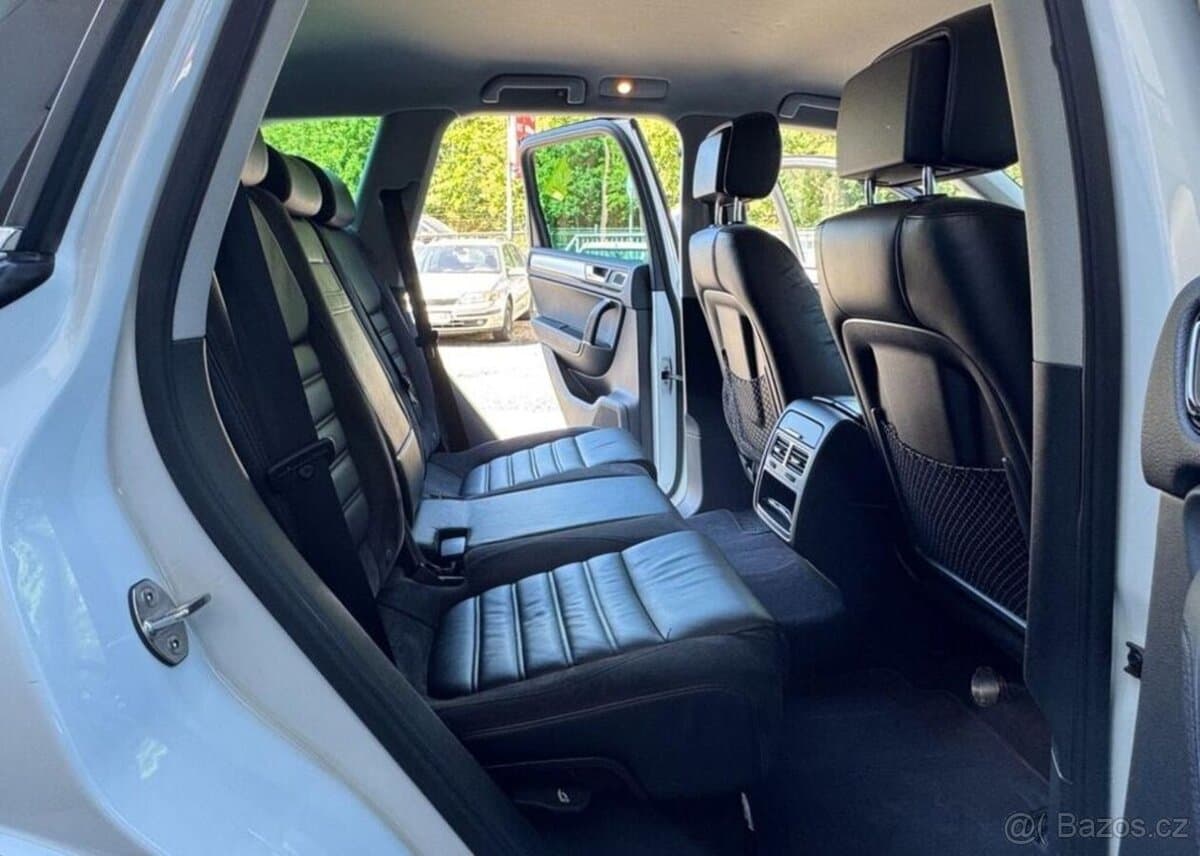 2012 Volkswagen TOUAREG - 5