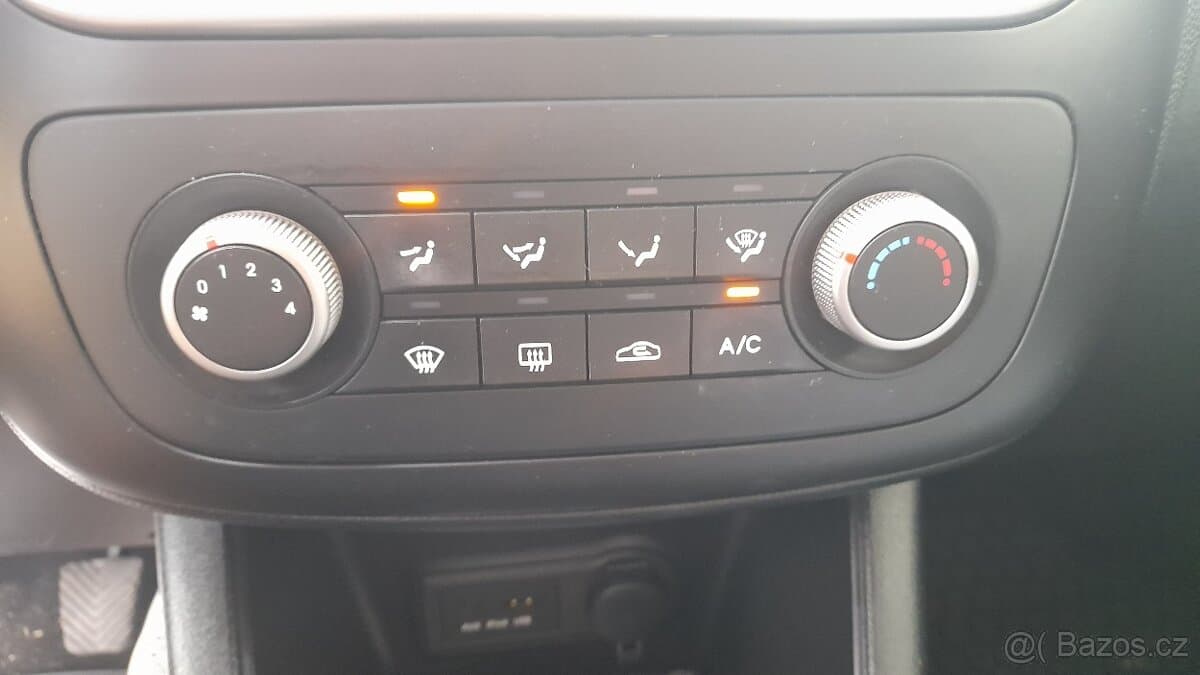 2017 Kia VENGA - 5