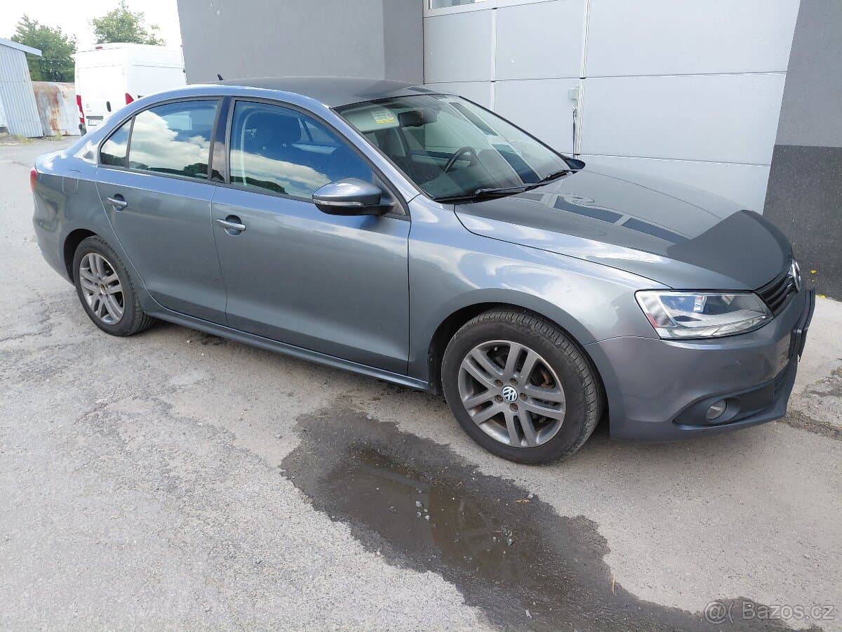 2012 Volkswagen JETTA - 5