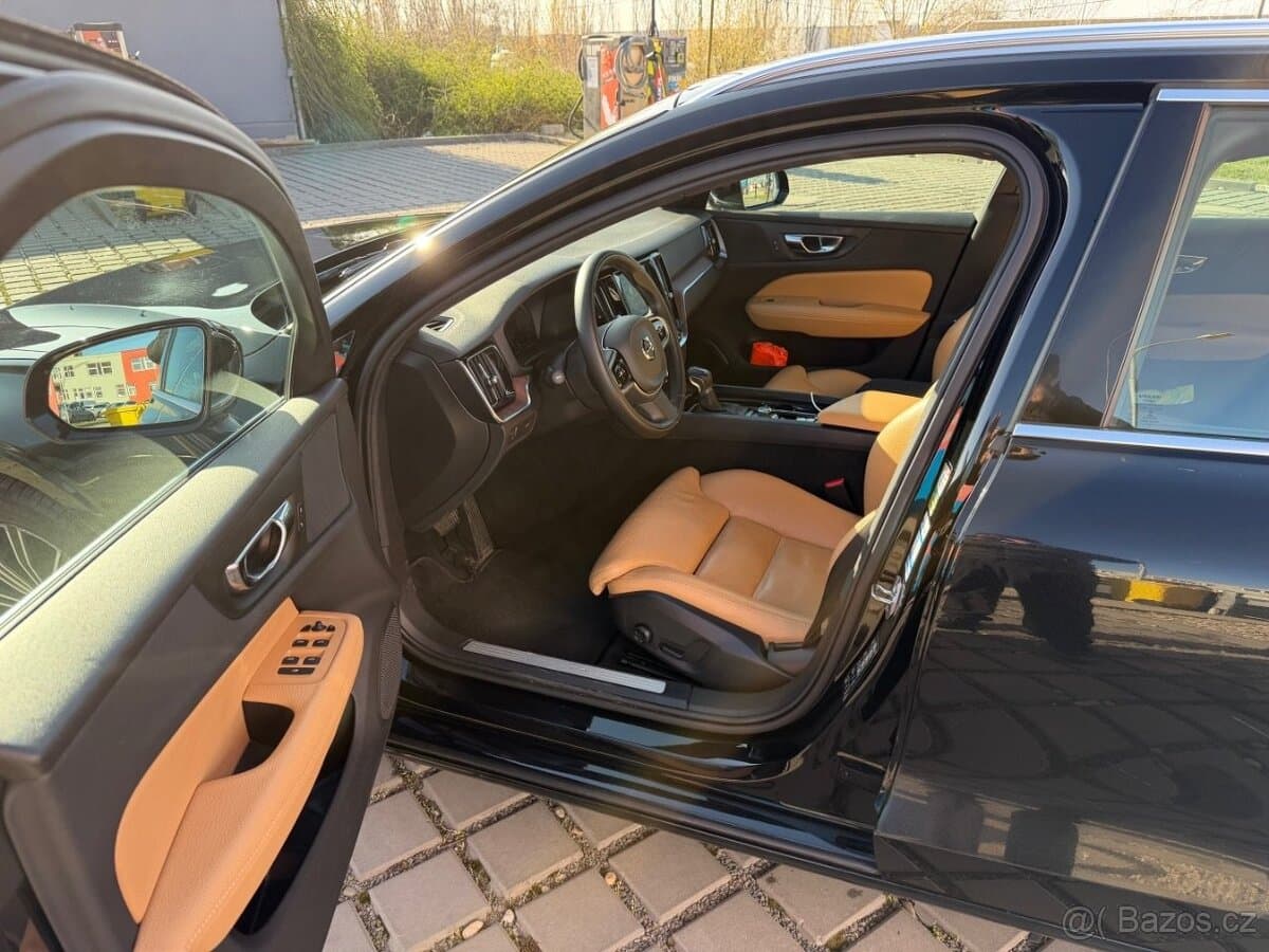 2019 Volvo V60 - 5