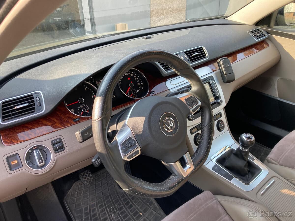 2005 Volkswagen PASSAT - 5