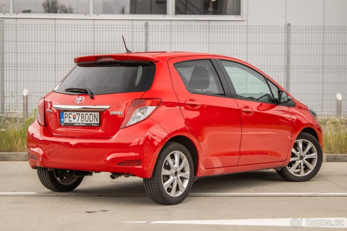2011 Toyota YARIS - 5