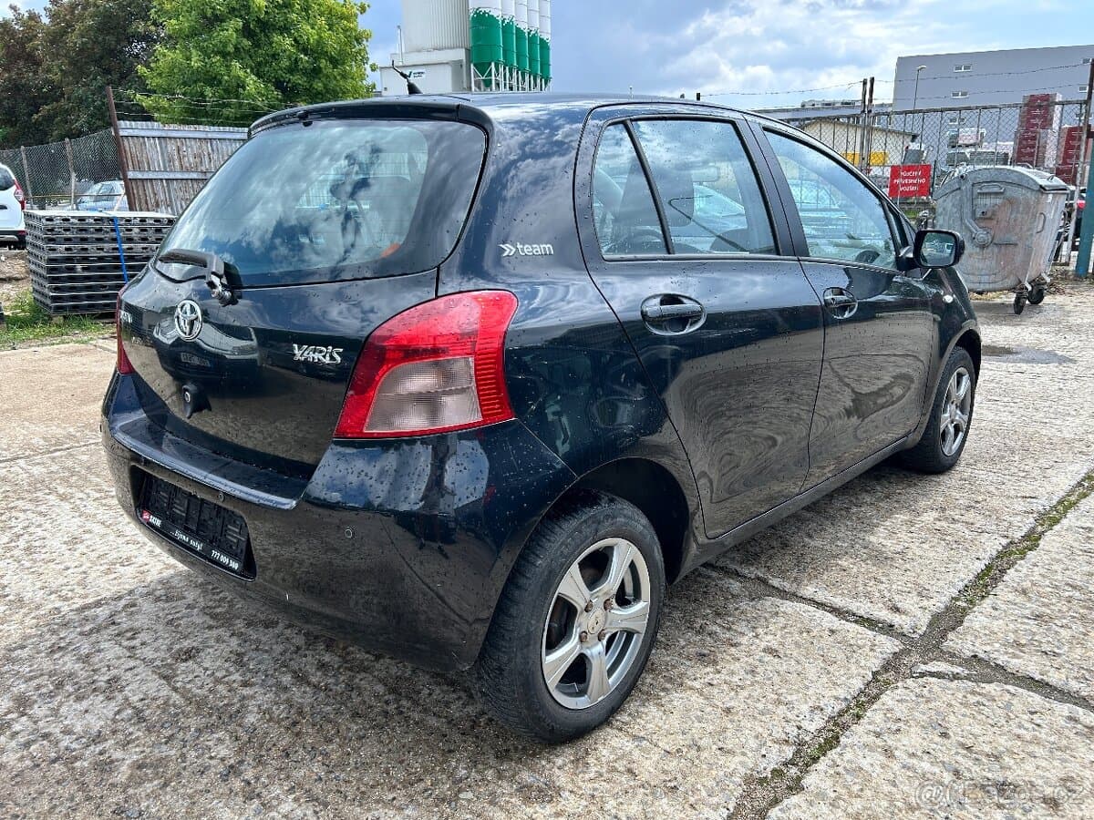 2009 Toyota YARIS - 5