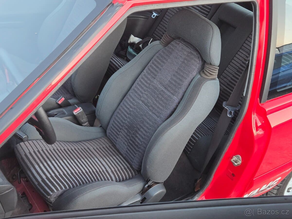 1990 Mazda 323 - 5