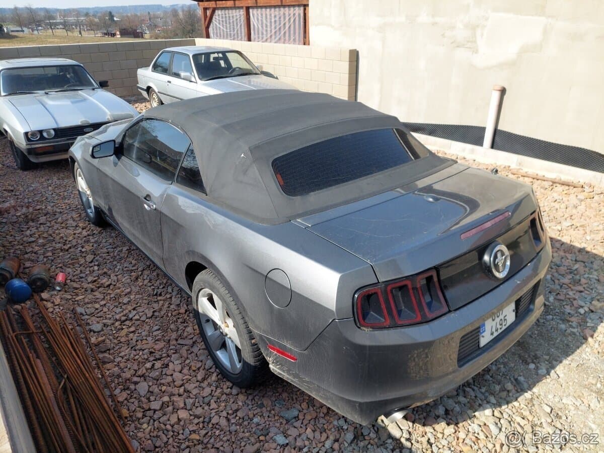 2013 Ford MUSTANG - 5