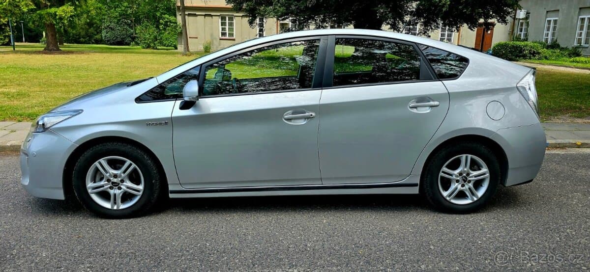 2015 Toyota PRIUS - 5