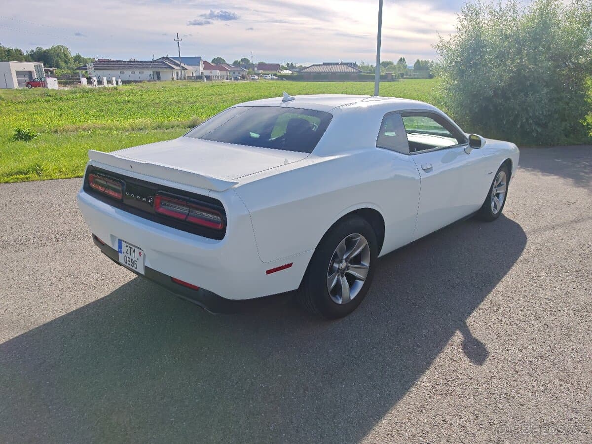 2017 Dodge CHALLENGER - 5