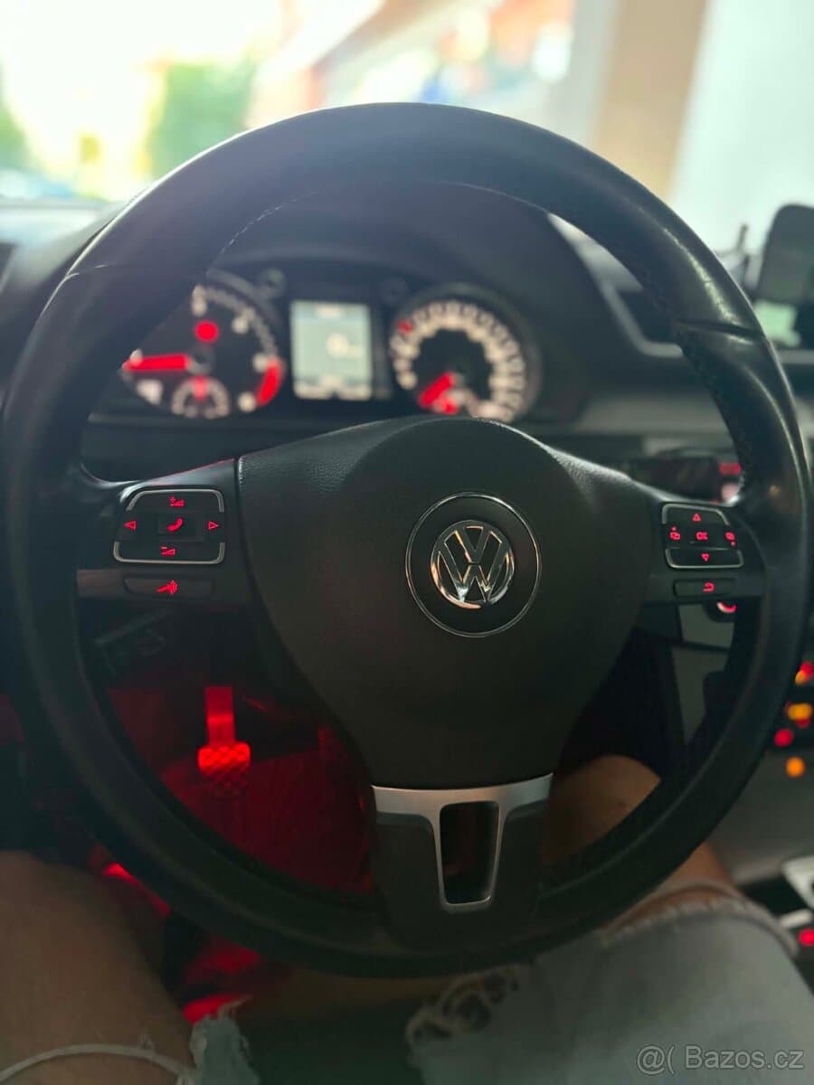 2011 Volkswagen PASSAT - 5