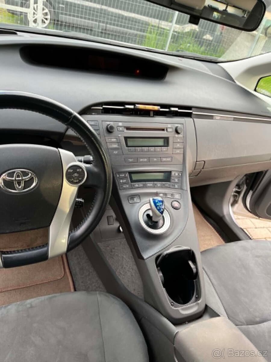 2010 Toyota PRIUS - 5