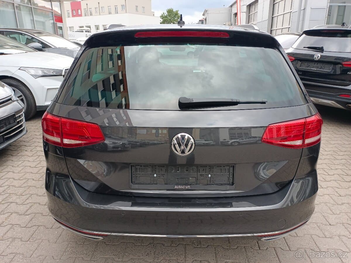 2019 Volkswagen PASSAT - 5