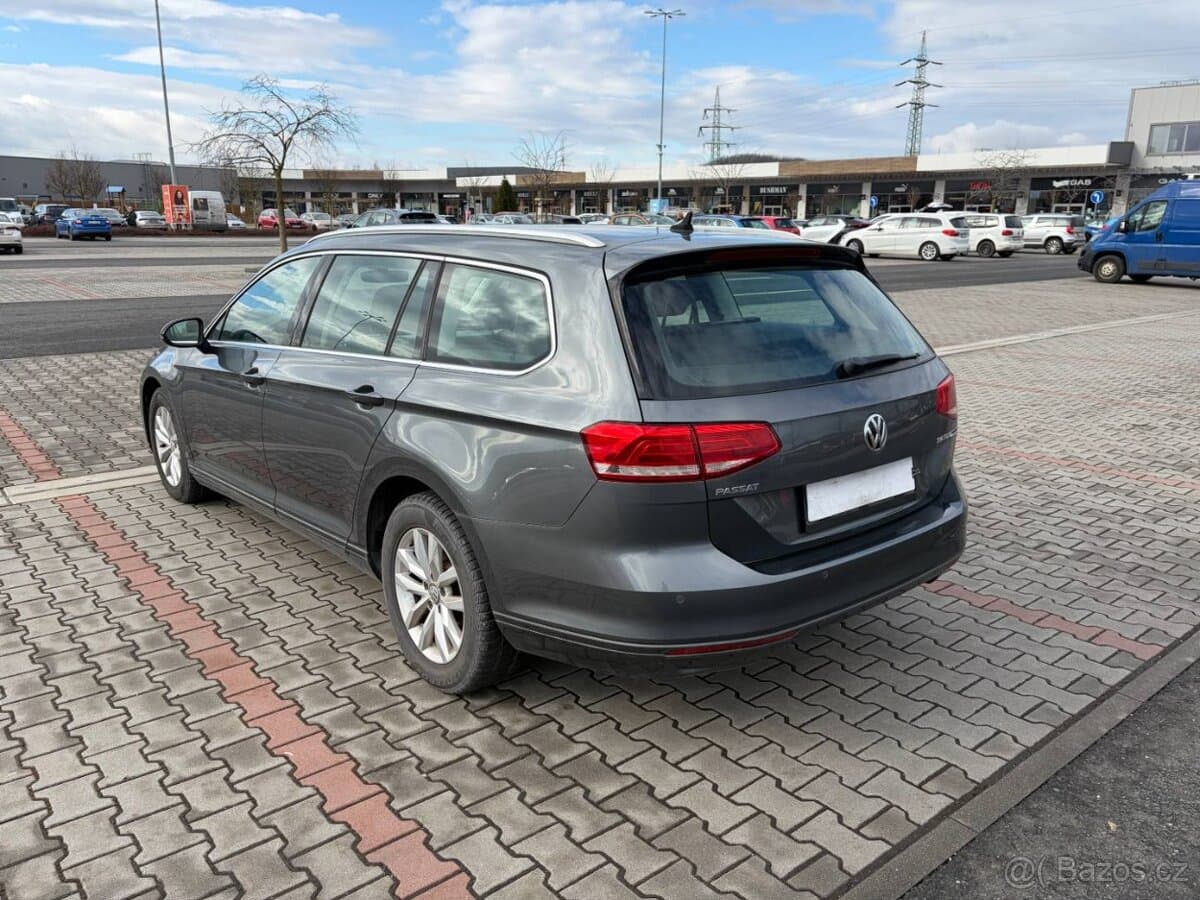2016 Volkswagen PASSAT - 5