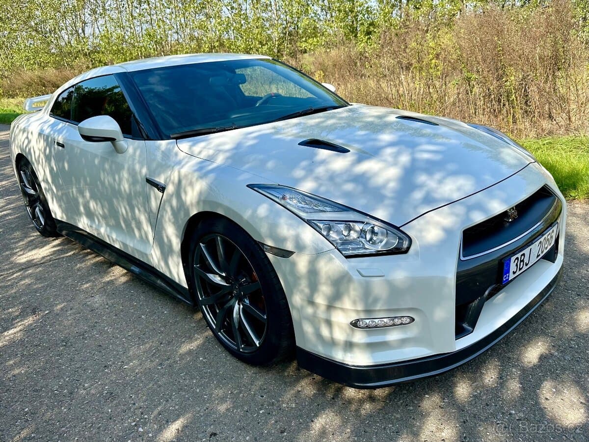 2014 Nissan GT-R - 5