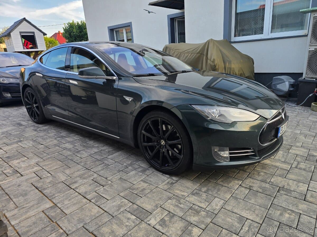 Tesla MODEL S - 5