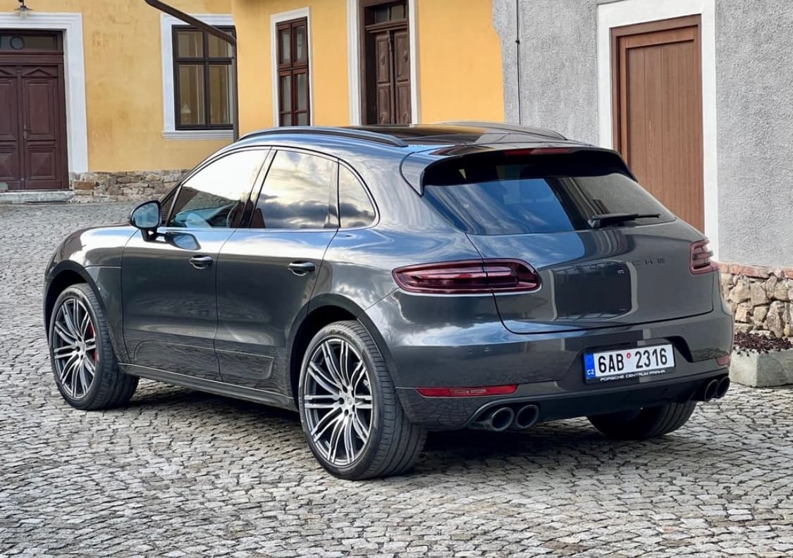 2 Porsche MACAN - 5