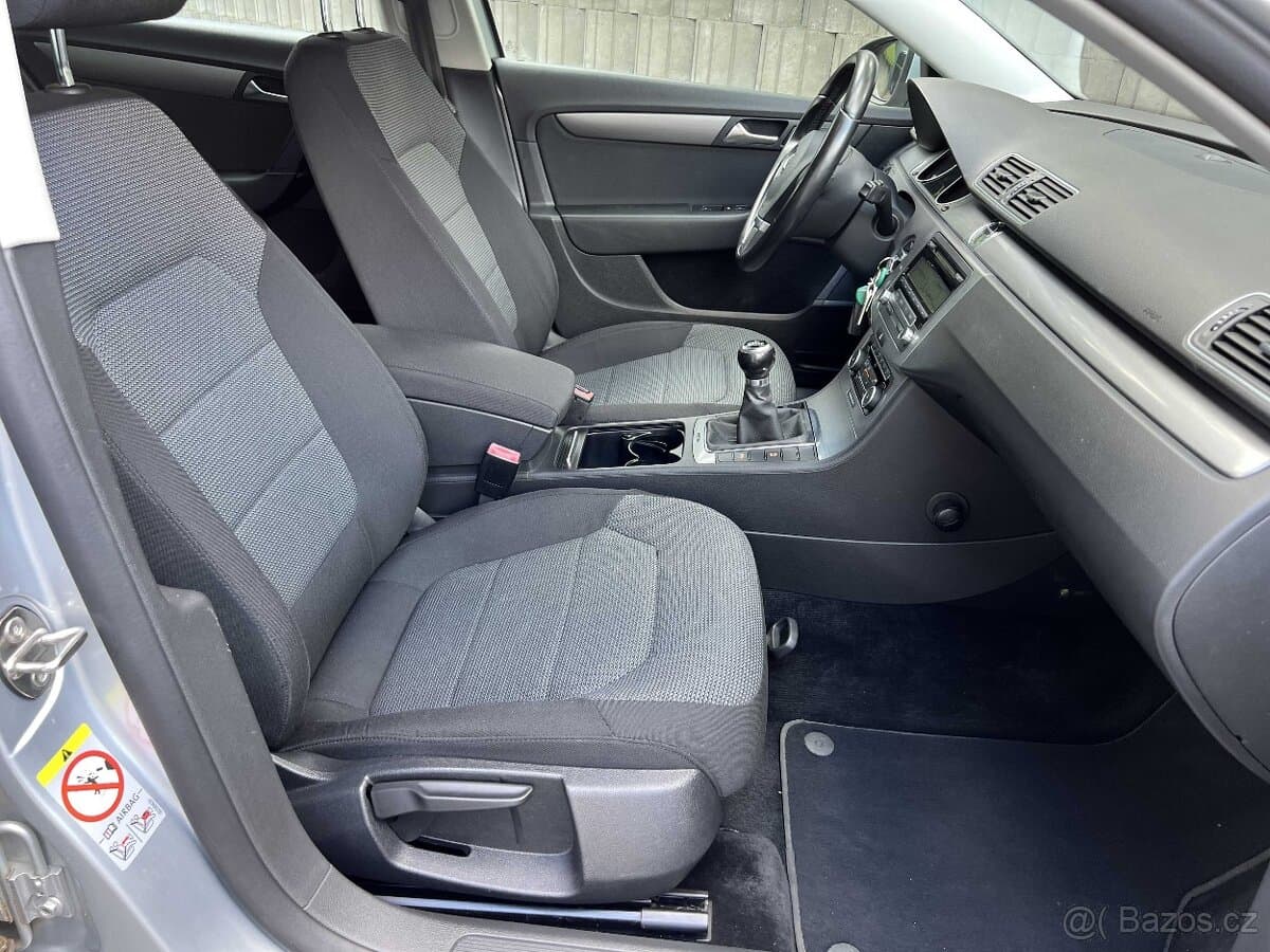 2011 Volkswagen PASSAT - 5