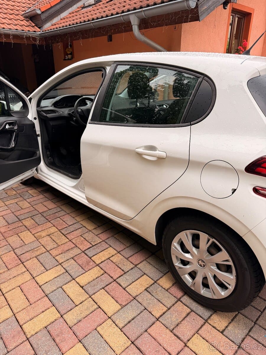2017 Peugeot 208 - 5