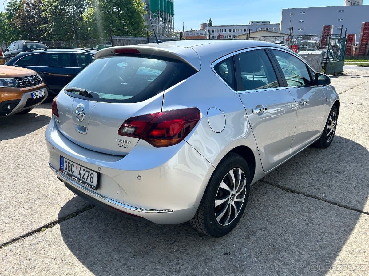 2013 Opel ASTRA - 5