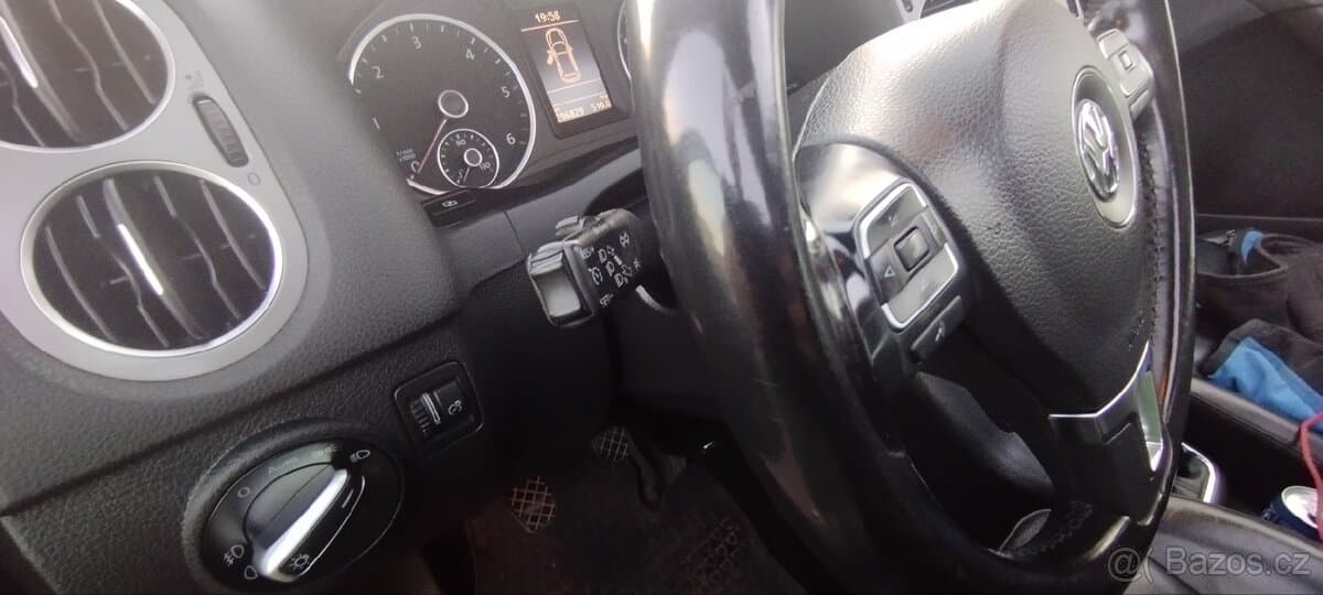 2011 Volkswagen TIGUAN - 5