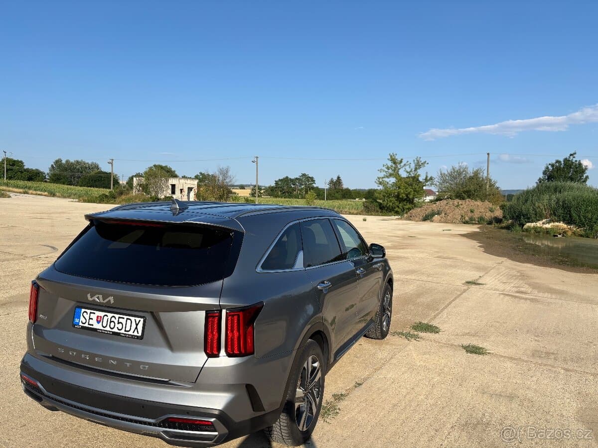 2022 Kia SORENTO - 5