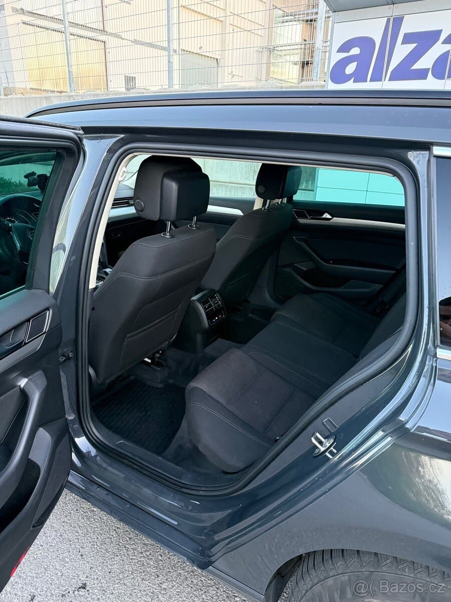 2015 Volkswagen PASSAT - 5