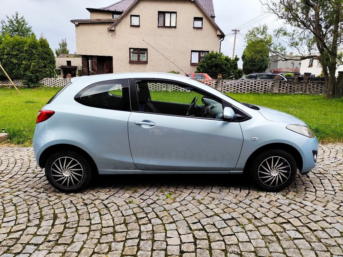 2011 Mazda 2 - 5