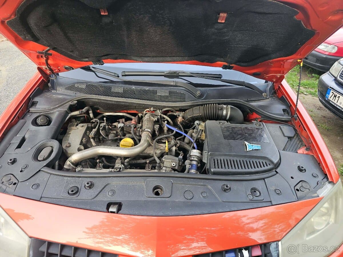 Renault MEGANE - 5
