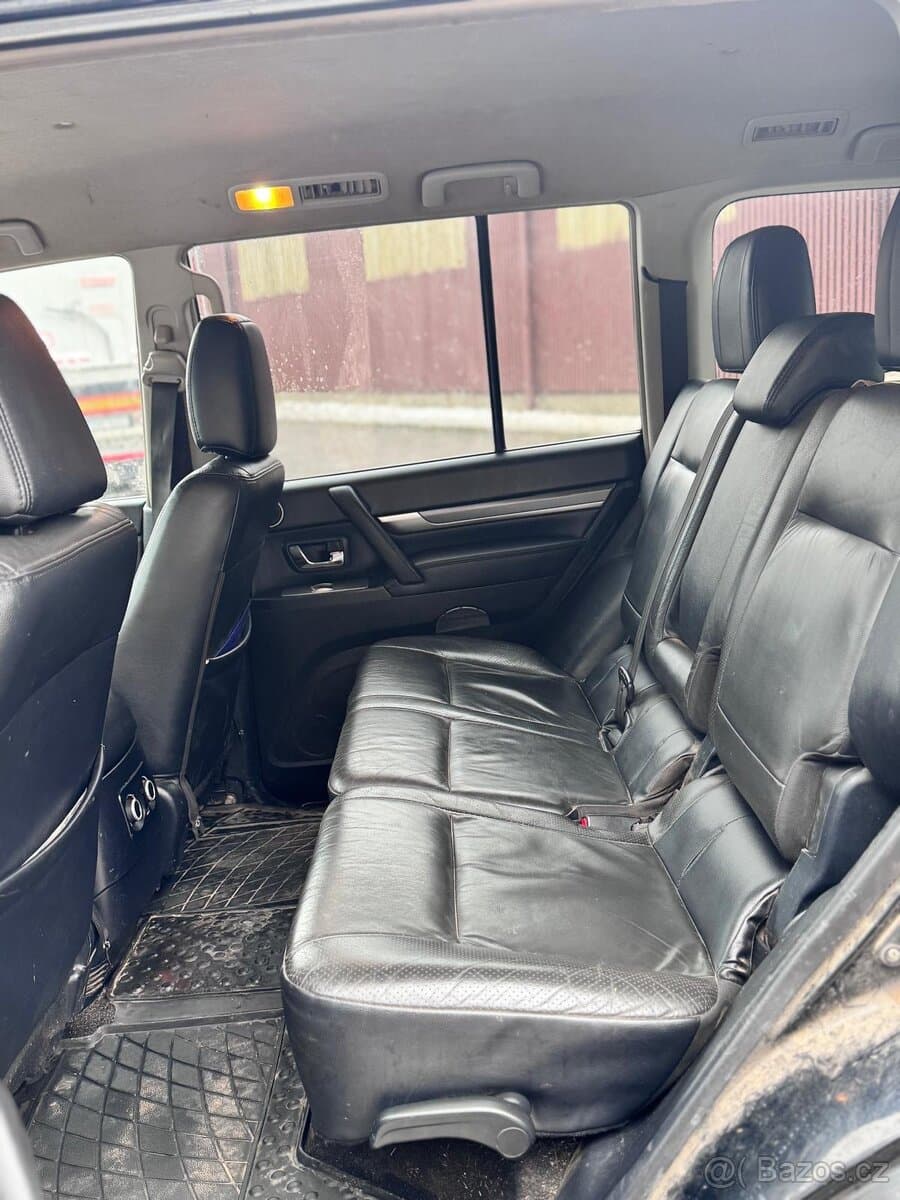 Mitsubishi PAJERO - 5