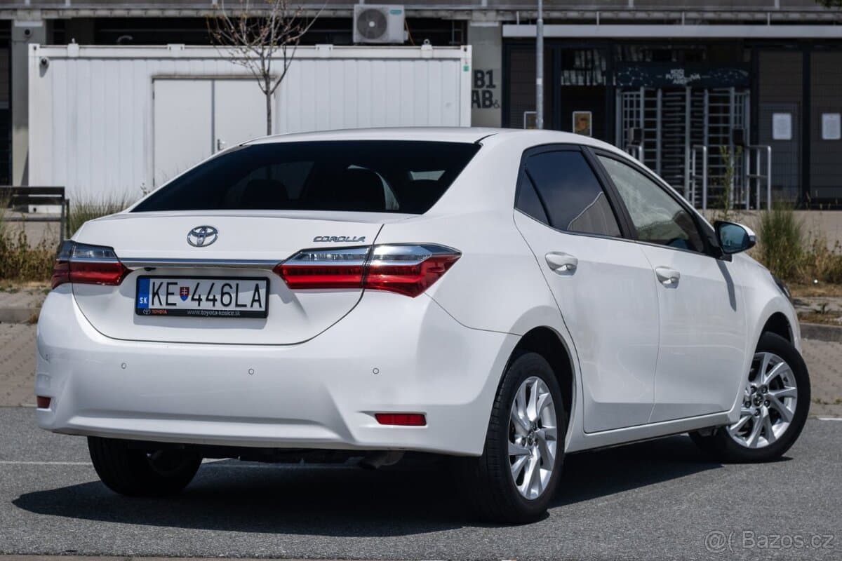 2017 Toyota COROLLA - 5