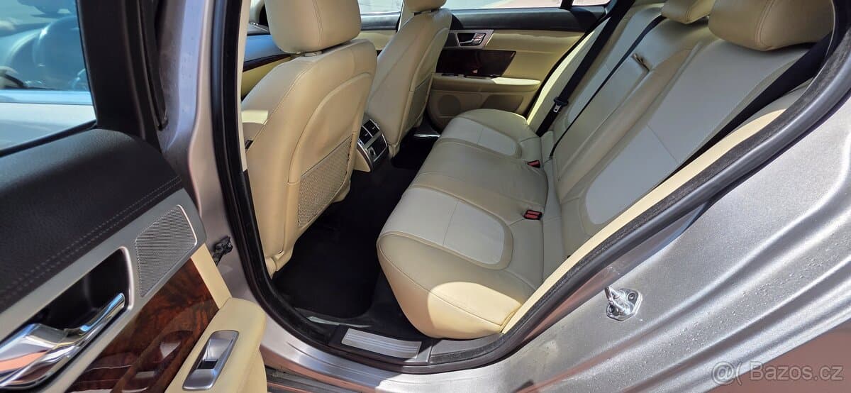 2012 Jaguar XF - 5
