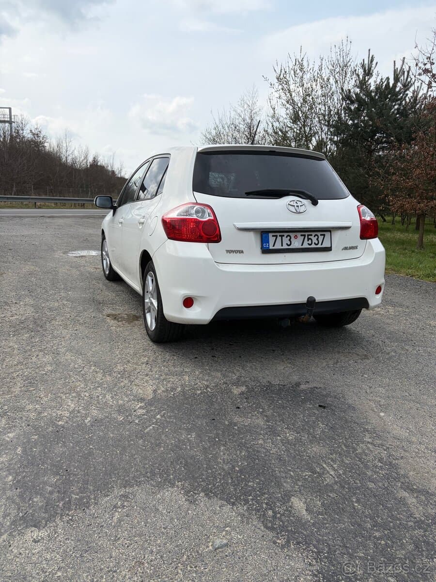 2011 Toyota AURIS - 5