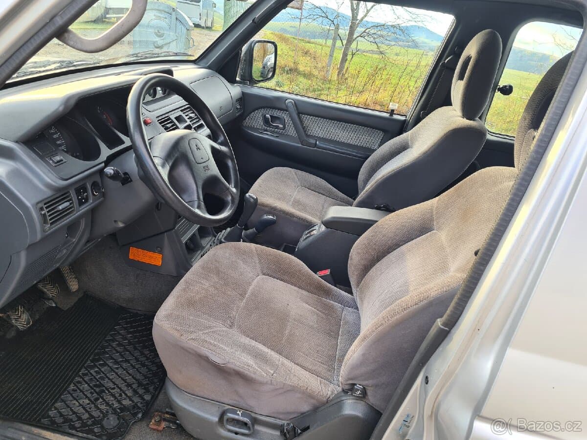 Mitsubishi PAJERO - 5