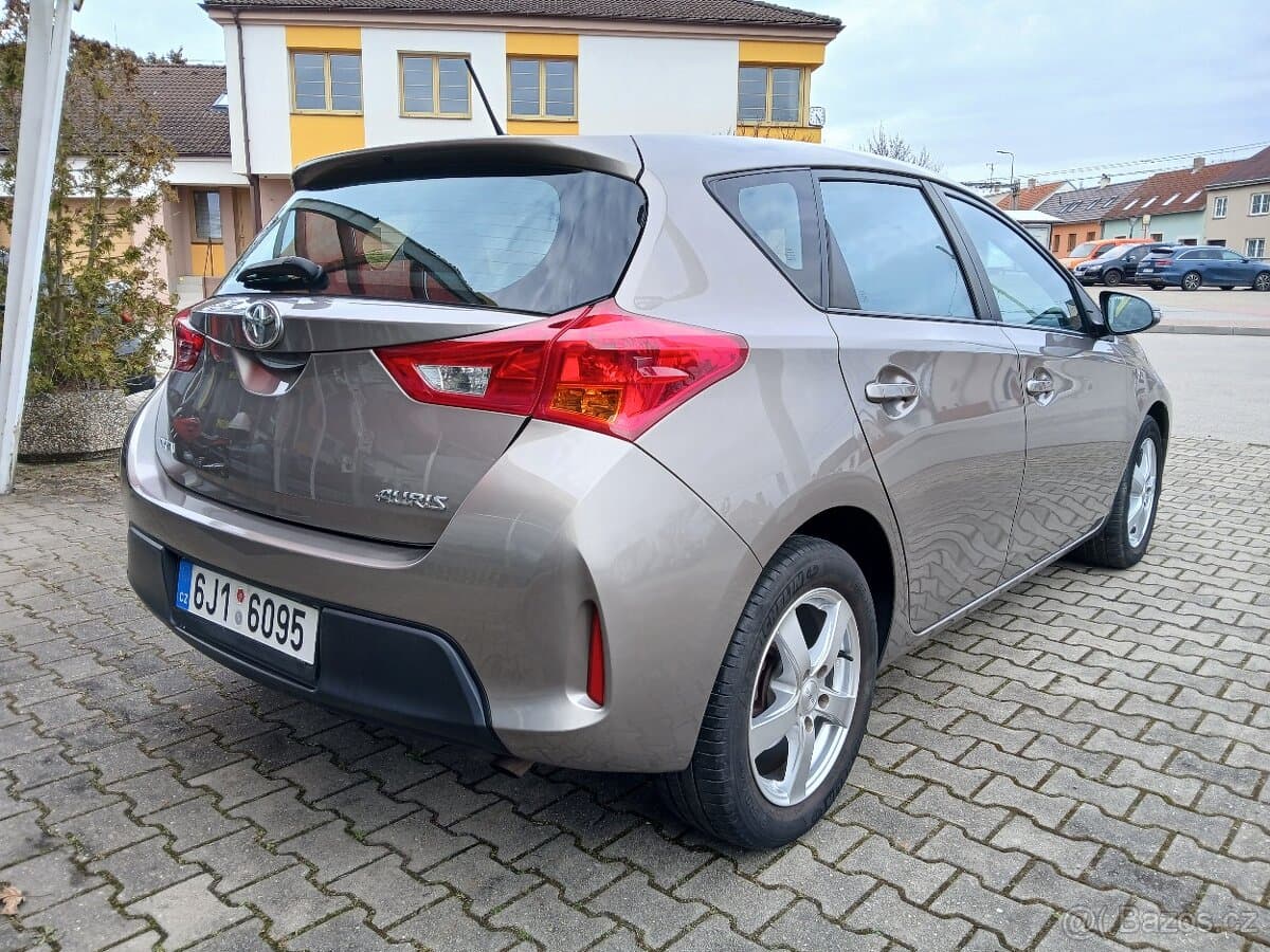 2014 Toyota AURIS - 5