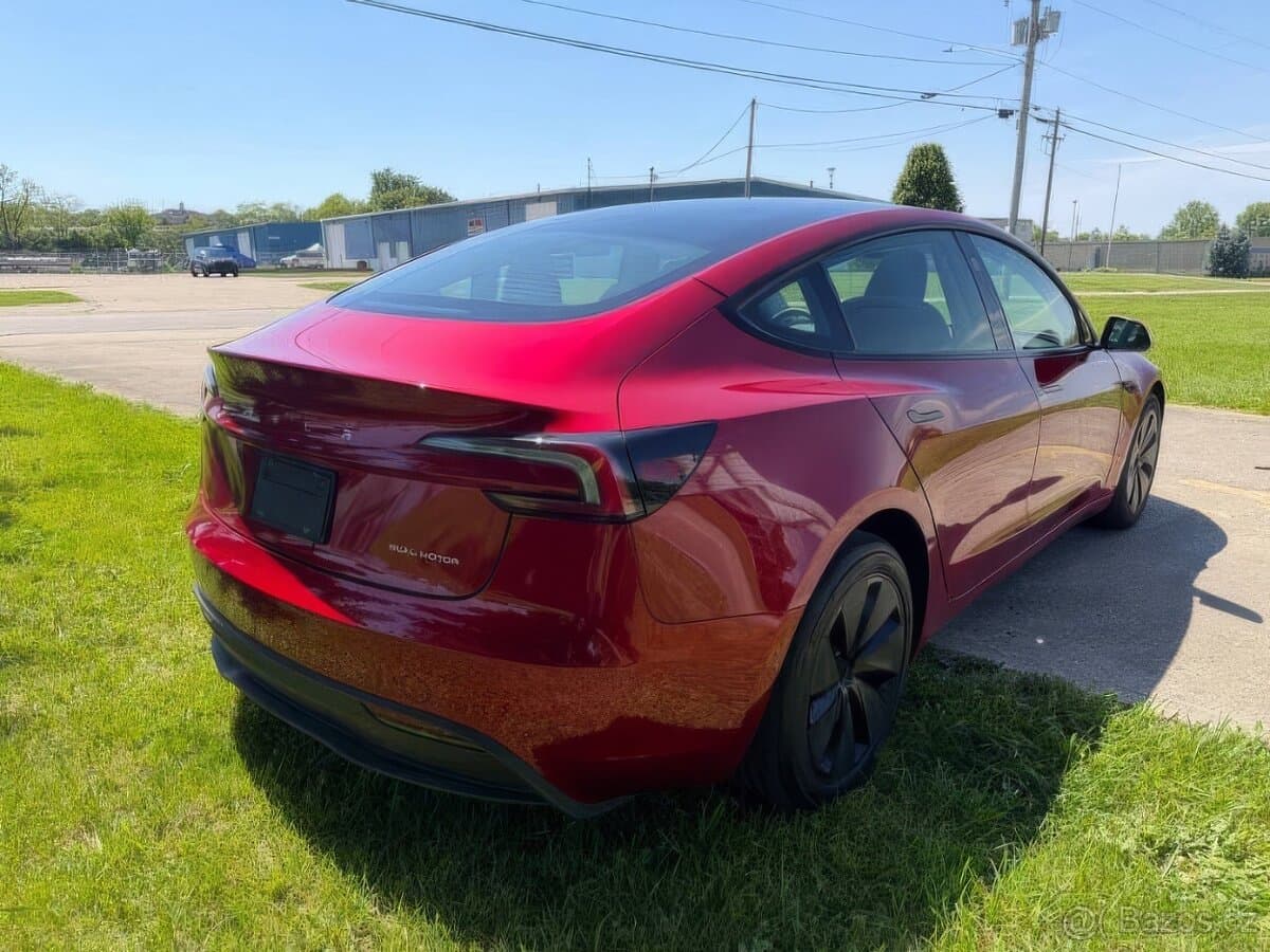 2025 Tesla MODEL 3 - 5