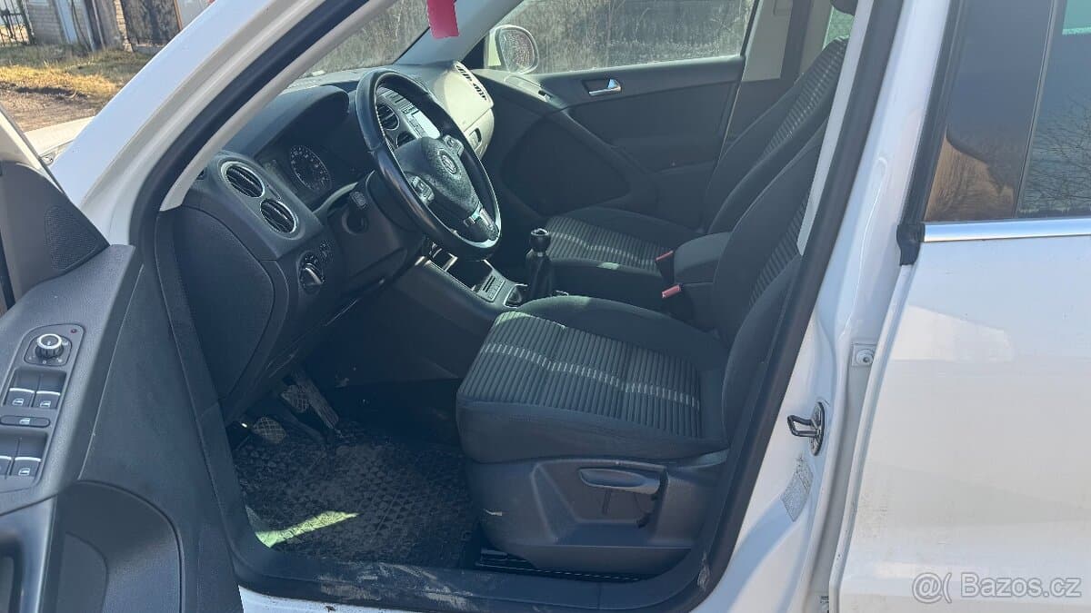 2011 Volkswagen TIGUAN - 5