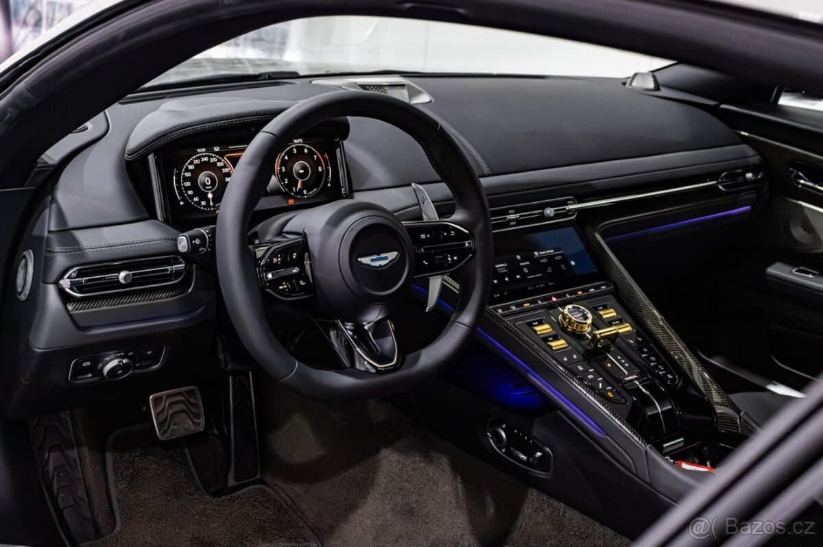 2025 Aston Martin DB12 - 5